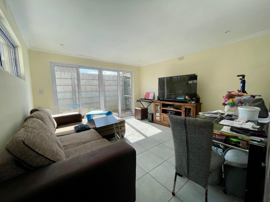 2 Bedroom Property for Sale in Pelican Park Western Cape